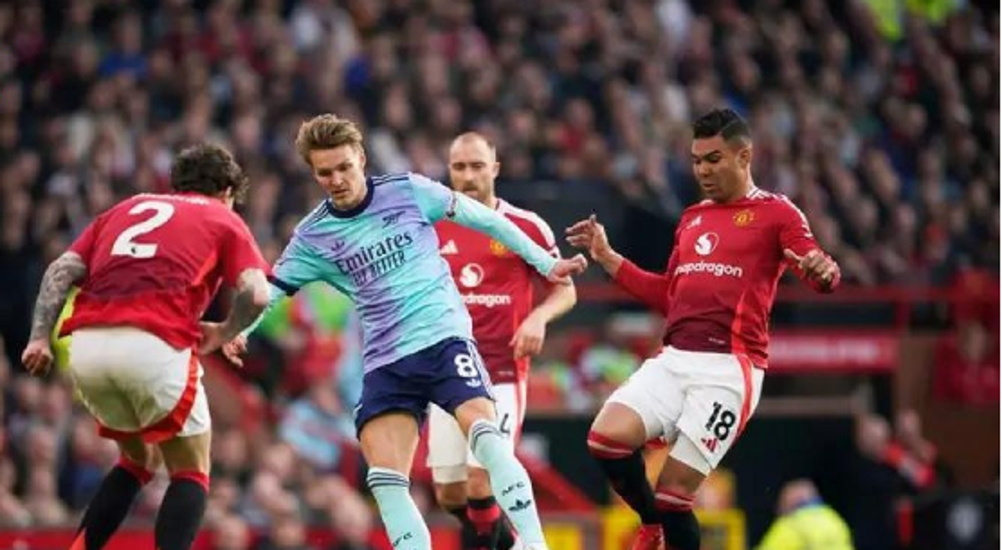 包含都灵阿森纳设法逆转巴黎，英超风云再上演的词条