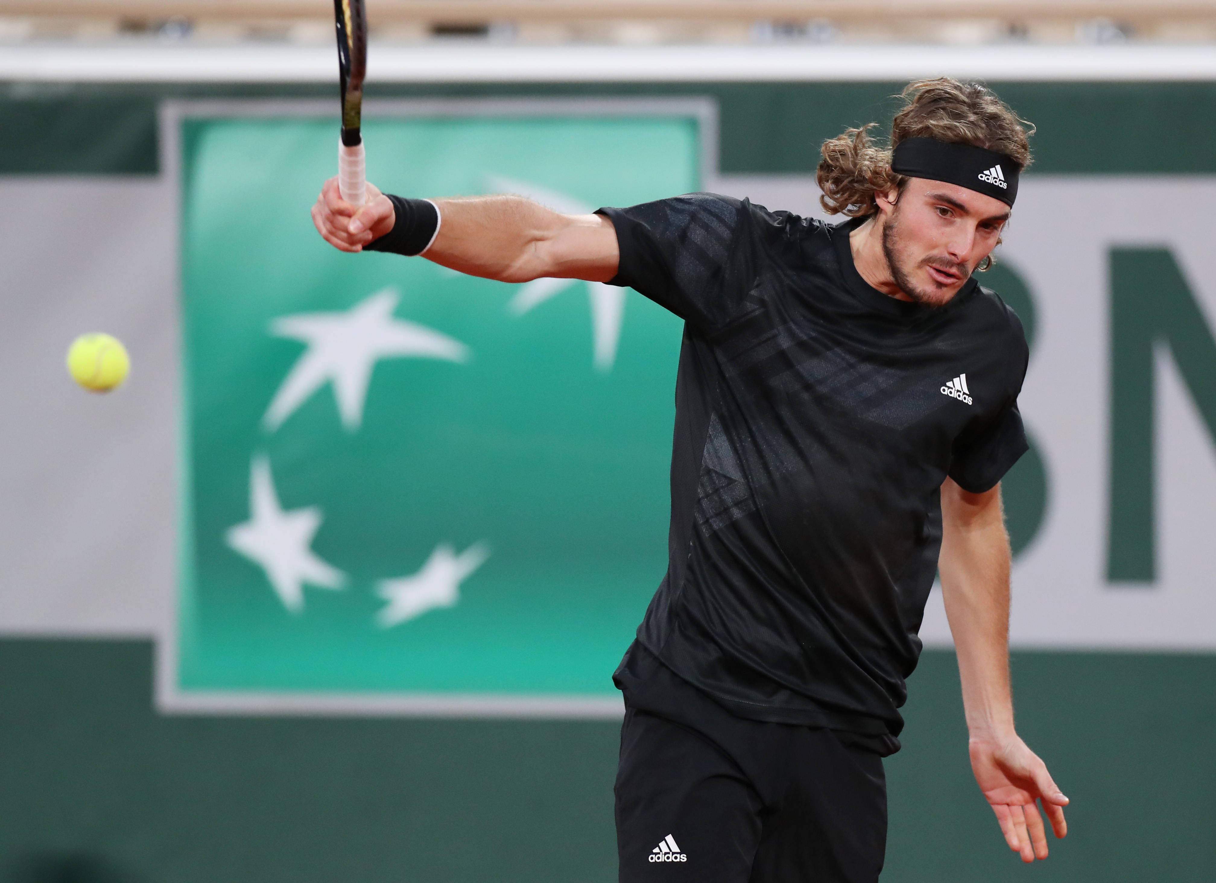 关于法国网球队险胜西班牙网球队,西西帕斯送出助攻的信息 关于法国网球队险胜西班牙网球队,西西帕斯送出助攻的信息