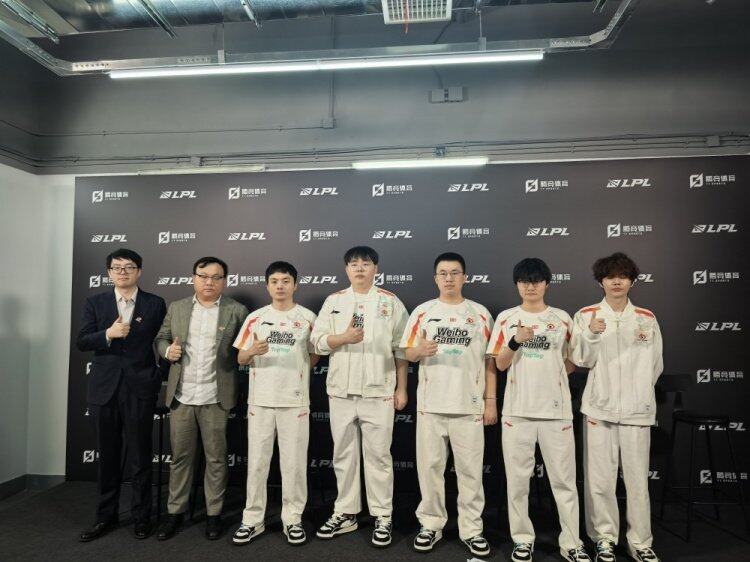 关于FPX鏖战V5，Xiaohu绝境逆转的信息