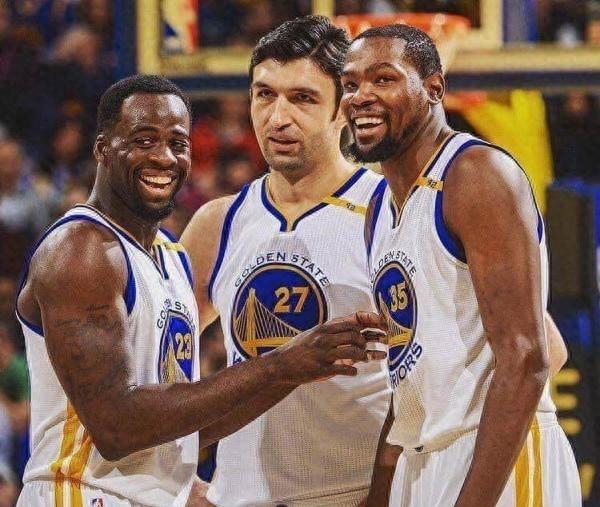 勇士逆转马刺,夺得胜利 勇士逆转马刺,夺得胜利