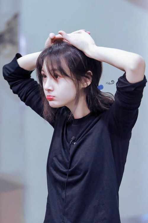 关键战夜霍勒迪化身绿军心脏，防守窒息、进攻手术刀，他用全面统治诠释冠军真义